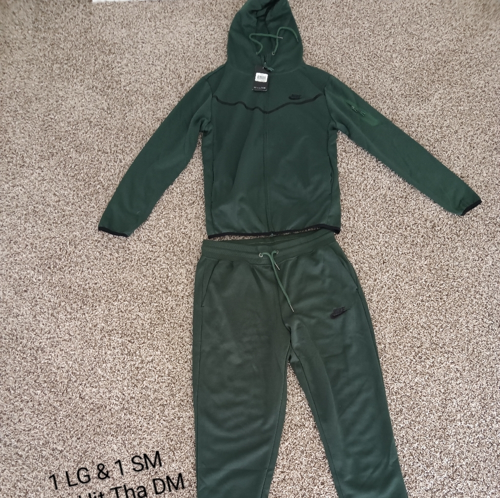 Nike Set - Picture 2 of 2